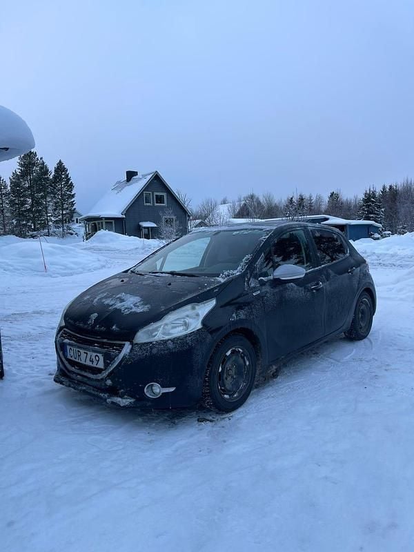 Begagnad 2013 Peugeot 208 Halvkombi | 44 900 kr (Lite dyr) - Bild 1/3