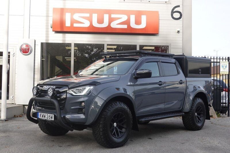 Grå (islay grey) Begagnad 2023 Isuzu D-Max Pickup | 1 074 880 kr - Bild 1/4