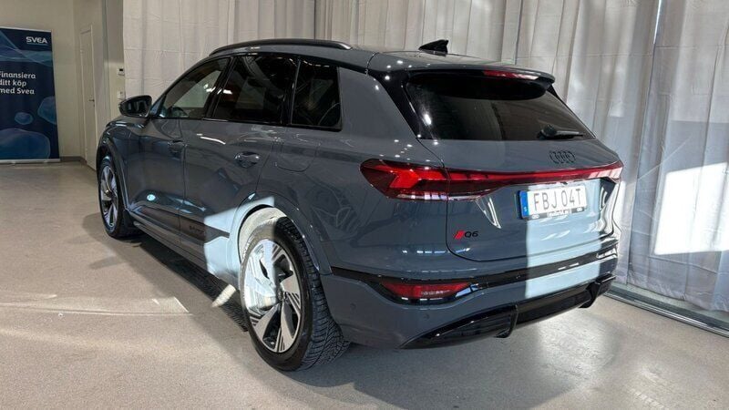 Begagnad Audi Q6 e-tron S-Line 285 kW (388 HK) 2024 Grå SUV