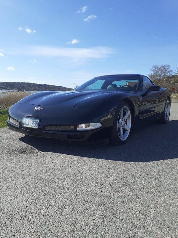 Svart Begagnad 2003 Chevrolet Corvette Sportkupé | 275 000 kr (Lite dyr) - Bild 1/4