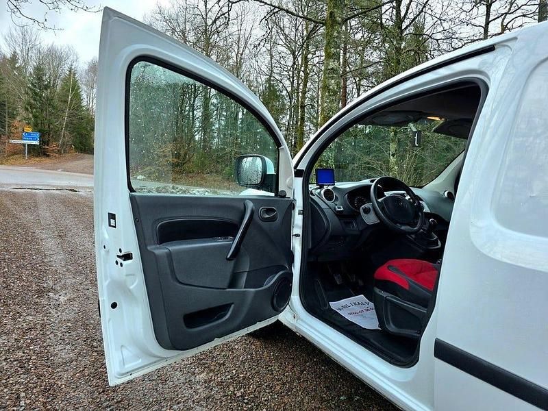 Begagnad Renault Kangoo 68 HK (50 kW) 2012 Vitsolid Minibuss