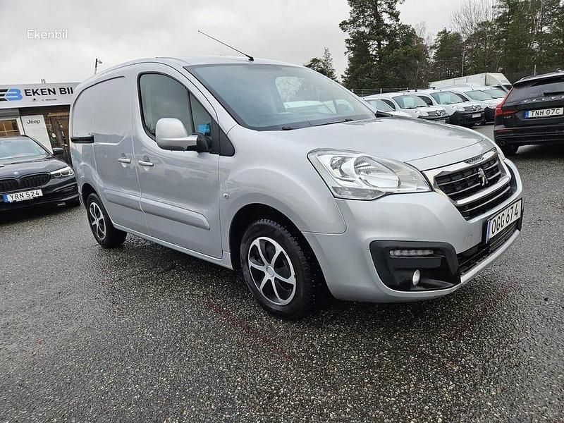Begagnad Peugeot Partner S 99 HK (72 kW) 2017 Grå Minibuss