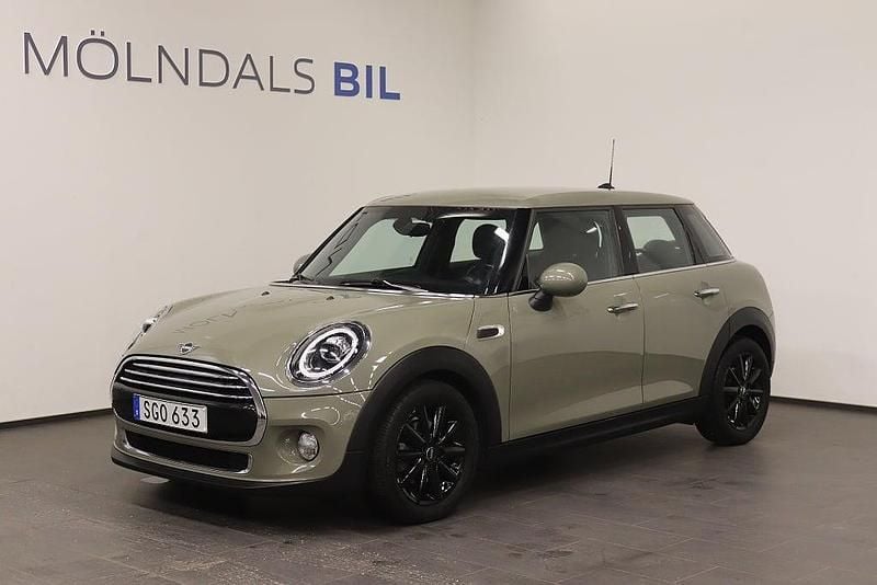 Grå Begagnad 2018 Mini Cooper Pepper Halvkombi | 184 900 kr (Marknadspris) - Bild 1/4