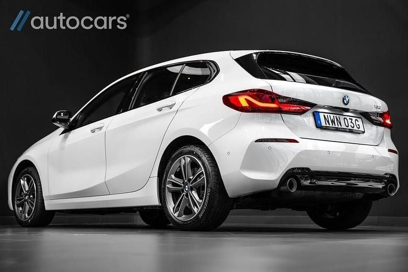 Begagnad BMW 120 Sport Line 178 HK (130 kW) 2021 Vit Halvkombi