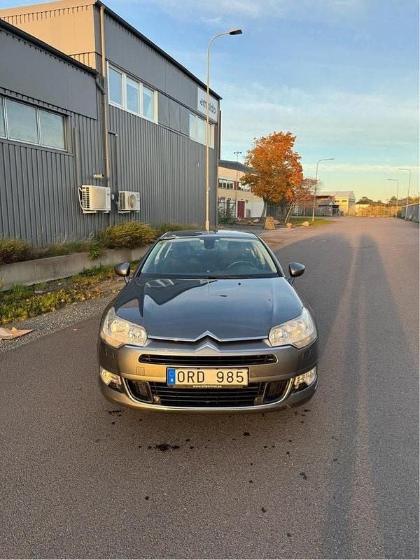 Grå Begagnad 2010 Citroën C5 Sedan | 50 500 kr (Marknadspris) - Bild 1/4