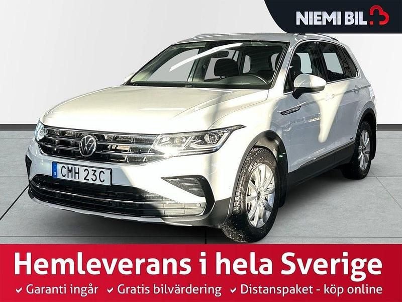 Vit Begagnad 2021 VW Tiguan Elegance SUV | 344 900 kr (Marknadspris) - Bild 1/3