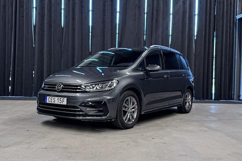 Begagnad VW Touran 150 HK (110 kW) 2019 Mörkgrå (grå) Minibuss