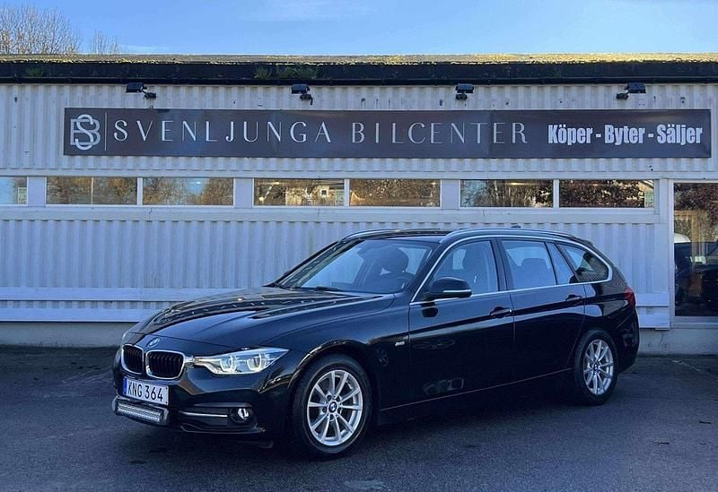 Svart Begagnad 2016 BMW 320 Sport Line Kombi | 184 900 kr (Bra pris) - Bild 1/4