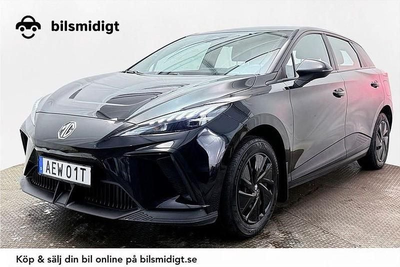 Begagnad MG MG4 EV 125 kW (170 HK) 2023 Svart Halvkombi