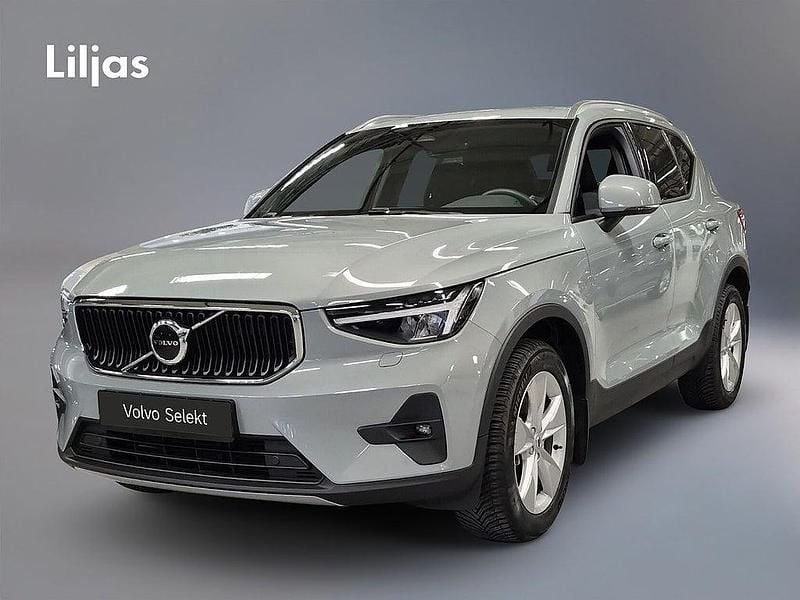 Grå Begagnad 2024 Volvo XC40 Core SUV | 359 900 kr (Bra pris) - Bild 1/3