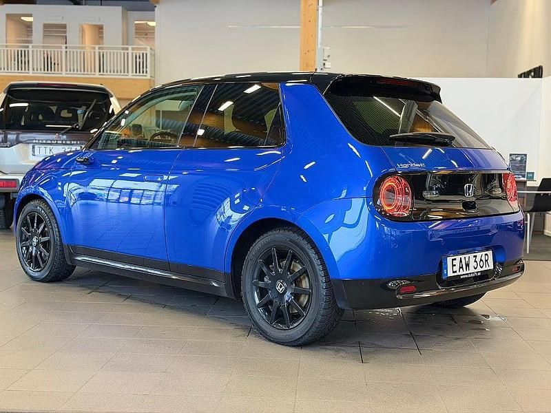 Begagnad Honda e 113 kW (154 HK) 2020 Blå Halvkombi