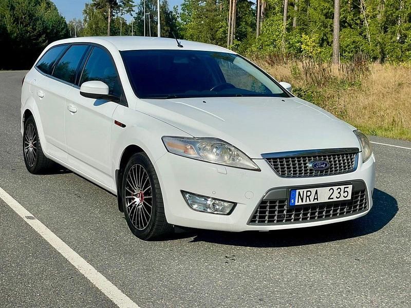 Vit Begagnad 2010 Ford Mondeo Kombi | 23 000 kr (Superpris) - Bild 1/4