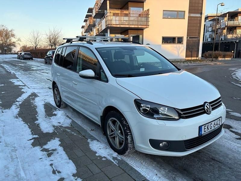 Begagnad VW Touran 140 HK (102 kW) 2015 Minibuss