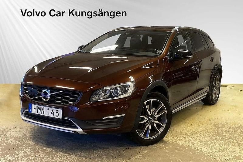 Brun Begagnad 2016 Volvo V60 CC Business Edition Kombi | 229 000 kr (Marknadspris) - Bild 1/4