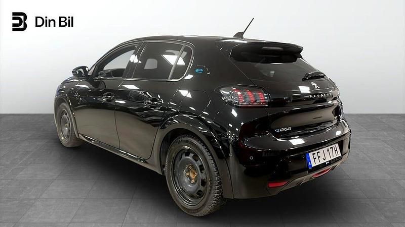 Begagnad Peugeot e-208 GT-line 100 kW (136 HK) 2022 Svart Halvkombi