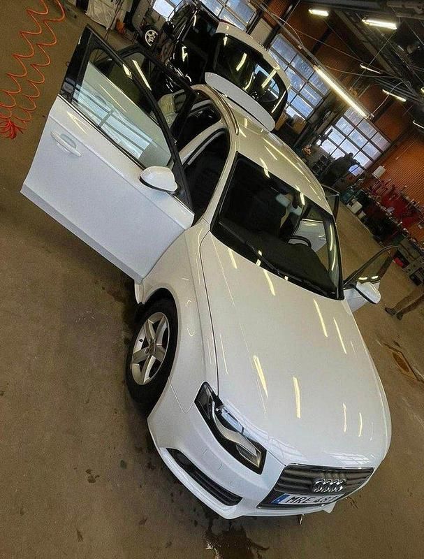 Vit Begagnad 2011 Audi A4 Kombi | 70 000 kr (Marknadspris) - Bild 1/4