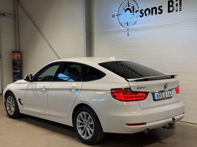 Begagnad BMW 318 Gran Turismo 143 HK (105 kW) 2014 Vit Halvkombi