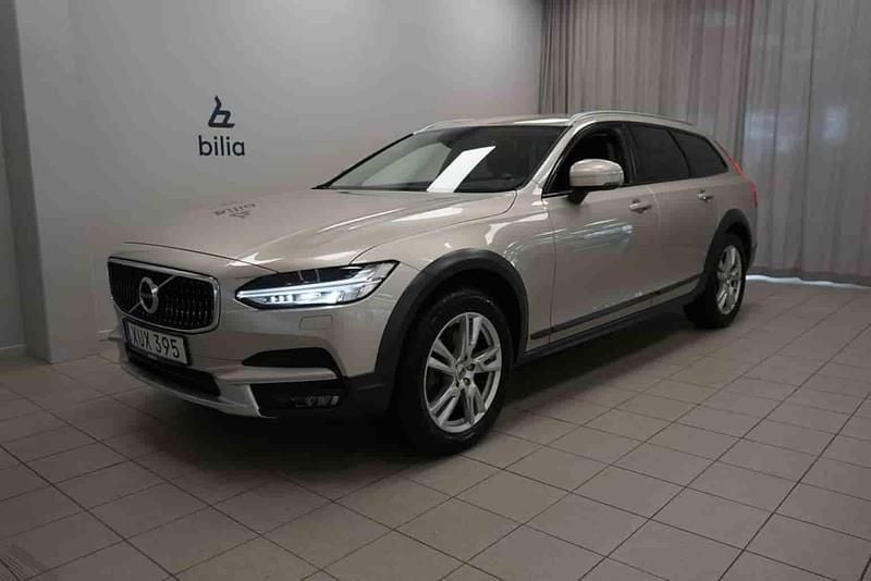 Brun Begagnad 2018 Volvo V90 CC Kombi | 289 900 kr (Dyr) - Bild 1/1