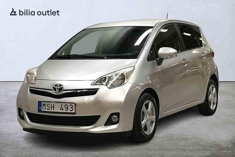 Silver Begagnad 2012 Toyota Verso-S Minibuss | 114 900 kr - Bild 1/1