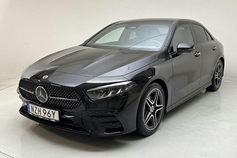 Begagnad Mercedes A200 AMG 163 HK (119 kW) 2024 Svart Sedan