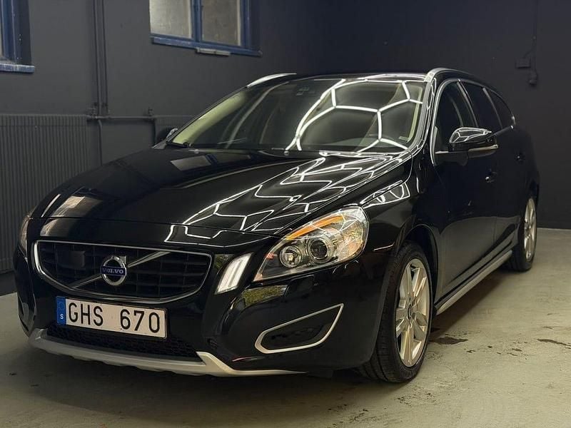 Svart Begagnad 2013 Volvo V60 Summum Kombi | 114 900 kr (Bra pris) - Bild 1/4