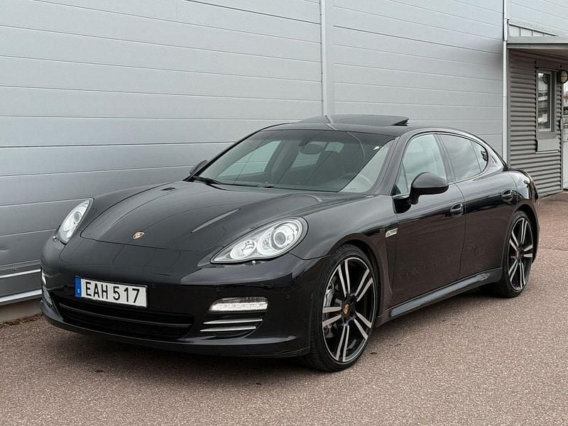 Svart Begagnad 2012 Porsche Panamera 4S Sedan | 309 900 kr (Marknadspris) - Bild 1/4