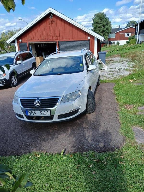 Vit Begagnad 2008 VW Passat Sportline Kombi | 5 000 kr (Superpris) - Bild 1/4