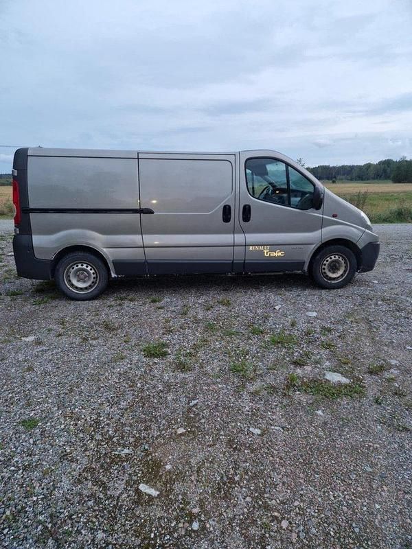 Silver Begagnad 2007 Renault Trafic Van | 26 000 kr (Lite dyr) - Bild 1/3