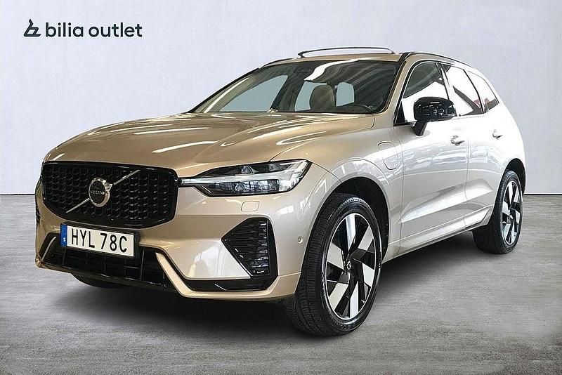Ljusgrå Begagnad 2023 Volvo XC60 Plus SUV | 499 900 kr (Lite dyr) - Bild 1/3