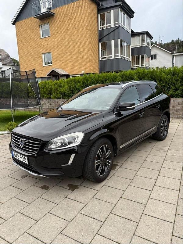 Svart Begagnad 2016 Volvo XC60 Summum SUV | 170 000 kr (Marknadspris) - Bild 1/4