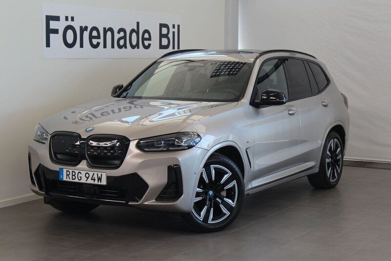 Grå Begagnad 2024 BMW iX3 M Sport SUV | 599 000 kr (Superpris) - Bild 1/4