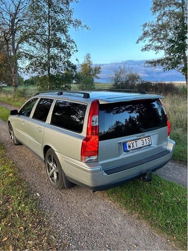 Grå Begagnad 2006 Volvo V70 Business Edition Kombi | 39 900 kr (Marknadspris) - Bild 1/4
