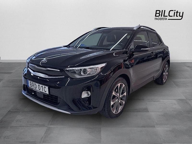 Svart (aurora black metallic (abp)) Begagnad 2020 Kia Stonic Advance SUV | 174 900 kr (Marknadspris) - Bild 1/4