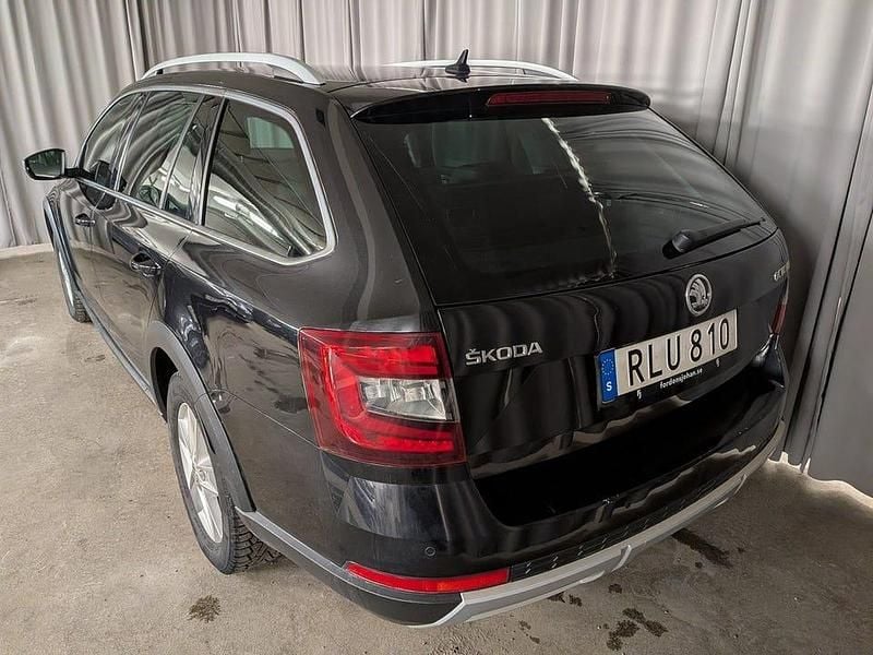 Begagnad Skoda Octavia Scout 150 HK (110 kW) 2019 Svart Kombi
