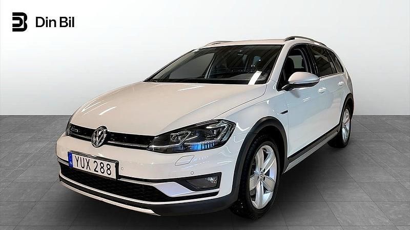 Vit Begagnad 2017 VW Golf Alltrack Kombi | 139 000 kr (Marknadspris) - Bild 1/4