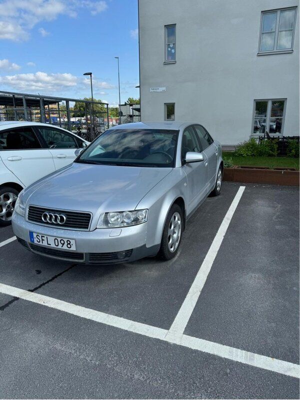 Silver Begagnad 2001 Audi A4 Sedan | 37 000 kr (Marknadspris) - Bild 1/4