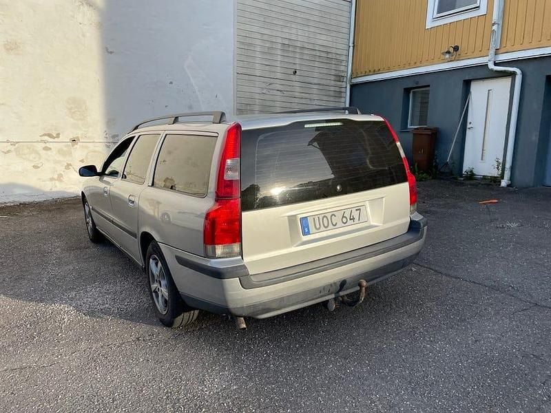 Begagnad 2004 Volvo V70 Kombi | 22 000 kr (Marknadspris) - Bild 1/4