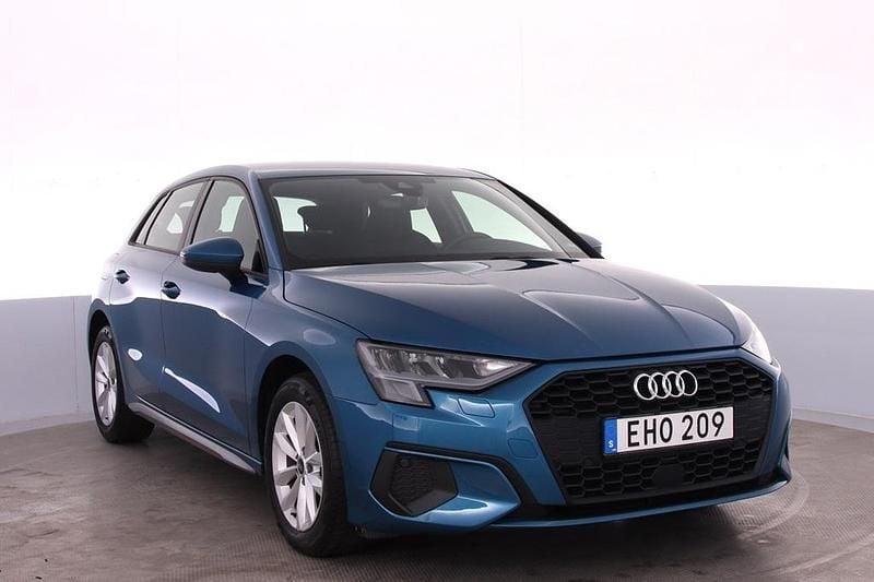 Atollblå metallic Begagnad 2022 Audi A3 Proline Sedan | 209 000 kr (Bra pris) - Bild 1/4