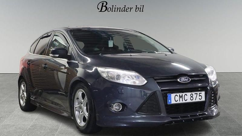 Grå Begagnad 2014 Ford Focus Titanium | 78 900 kr (Lite dyr) - Bild 1/4