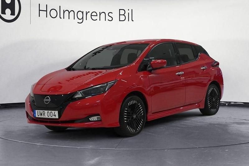 Röd Begagnad 2022 Nissan Leaf N-Connecta Halvkombi | 169 900 kr (Marknadspris) - Bild 1/4