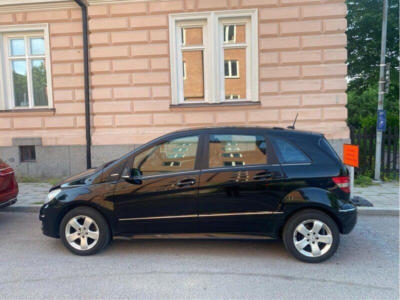 Blå Begagnad 2011 Mercedes 180 Sedan | 22 500 kr - Bild 1/3