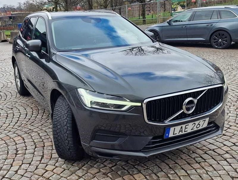Grå Begagnad 2019 Volvo XC60 Momentum SUV | 269 000 kr (Marknadspris) - Bild 1/4