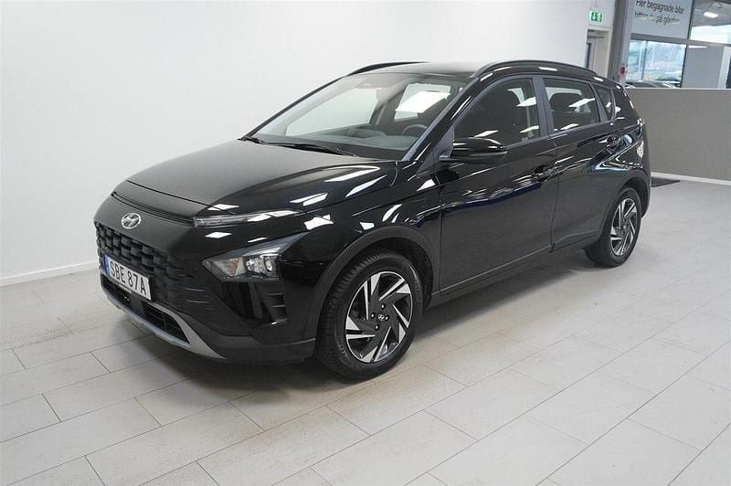 Svart Begagnad 2022 Hyundai Bayon Essential SUV | 169 800 kr (Marknadspris) - Bild 1/4