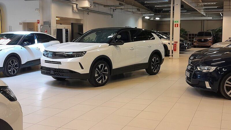 Vit Ny 2025 Opel Grandland X SUV | 459 900 kr (Lite dyr) - Bild 1/4