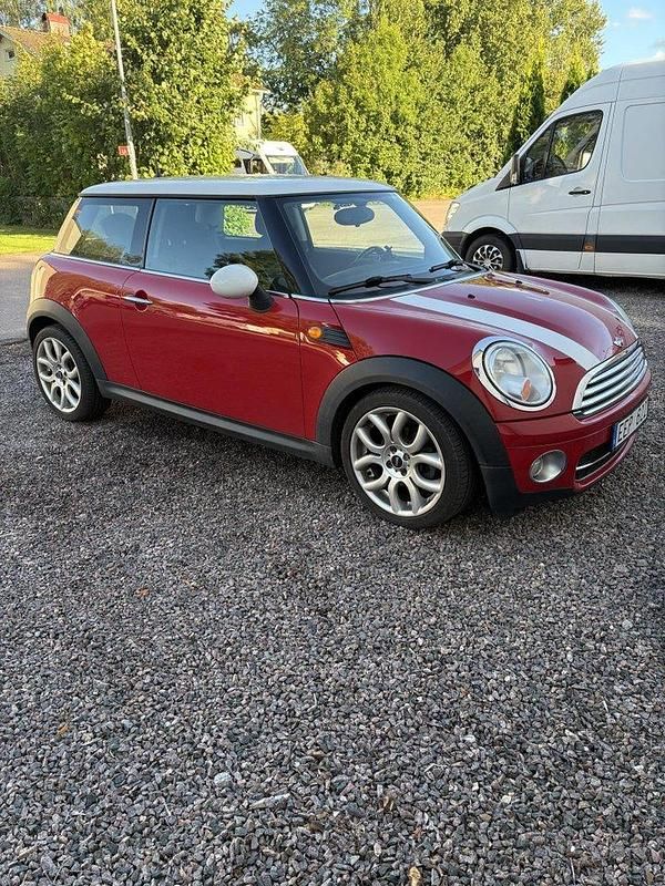 Röd Begagnad 2010 Mini Cooper D Halvkombi | 65 000 kr (Marknadspris) - Bild 1/3
