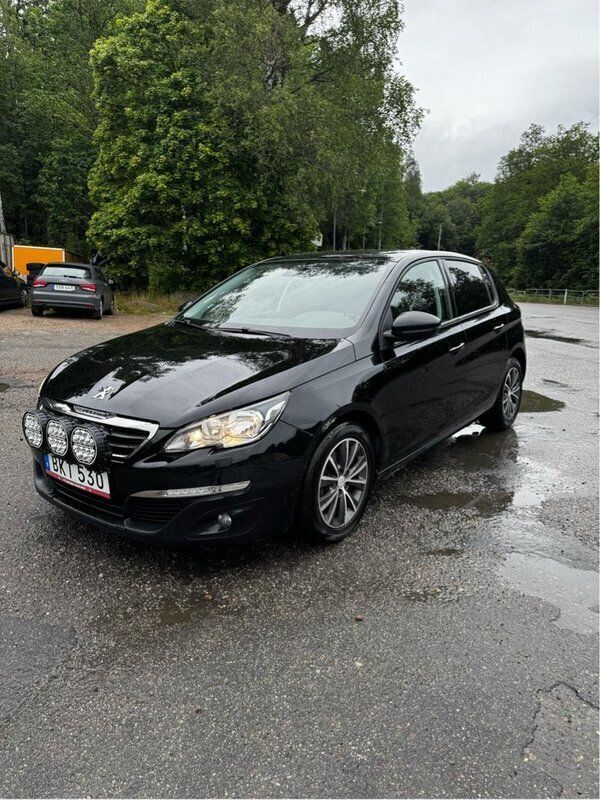 Svart Begagnad 2014 Peugeot 308 Halvkombi | 54 800 kr (Marknadspris) - Bild 1/4