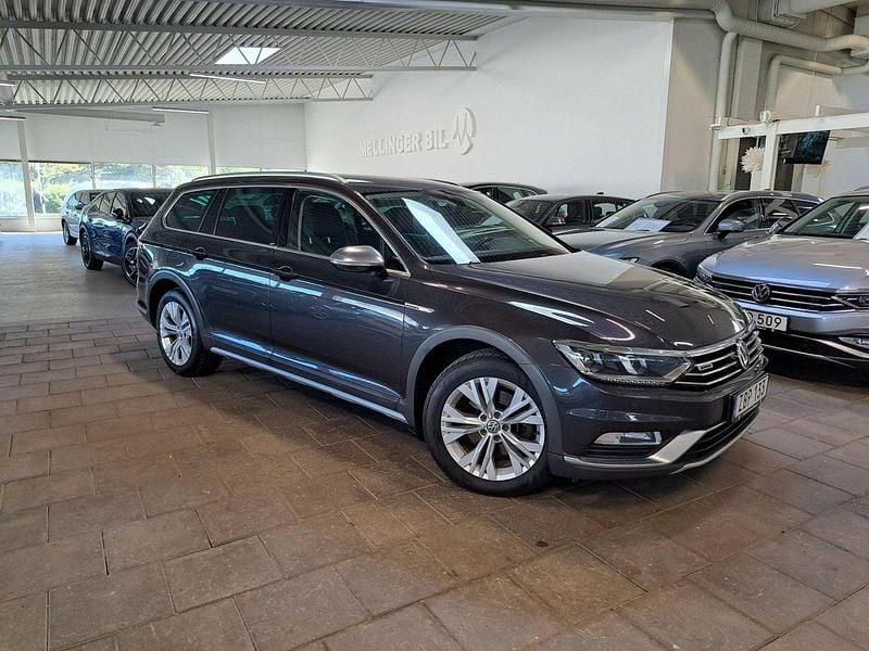 Mörkgrå Begagnad 2018 VW Passat Alltrack Kombi | 179 800 kr (Bra pris) - Bild 1/4