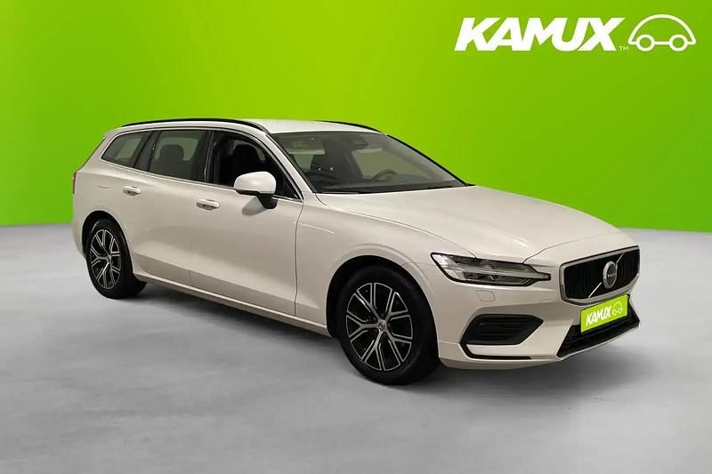 Vit Begagnad 2023 Volvo V60 Momentum Kombi | 319 800 kr (Marknadspris) - Bild 1/4