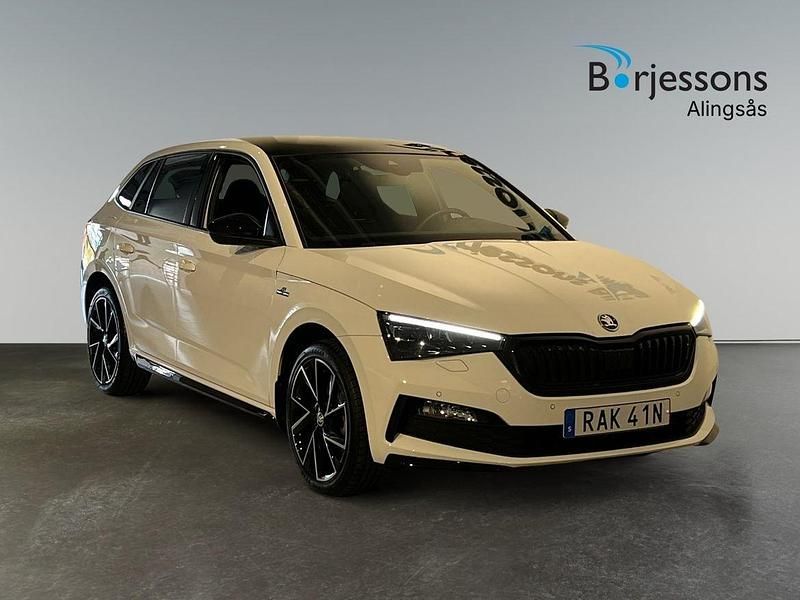 Vit Begagnad 2023 Skoda Scala Monte Carlo Halvkombi | 269 900 kr (Dyr) - Bild 1/4