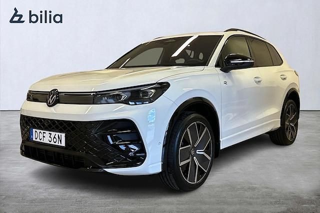 Mörkgrå Ny 2025 VW Tiguan R-line SUV | 599 800 kr (Lite dyr) - Bild 1/4